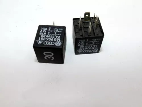 VW Audi Skoda Kraftstoffpumpe Kraftstoff Relais 30  165906381 165 906 381