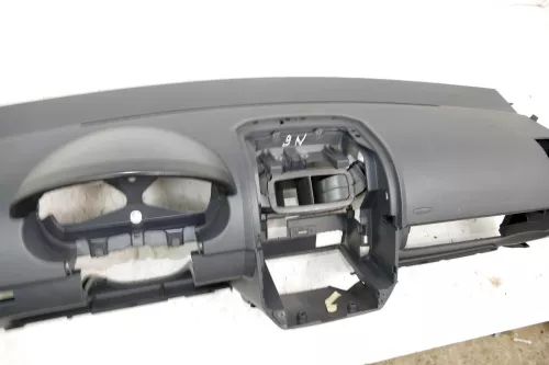 VW Polo 9N 9N3 Armaturenbrett Cockpit Amaturbrett Schalttafel (100993)