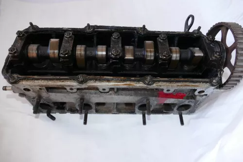 VW Passat 3B A4 Zylinderkopf 1,6 74kw 101PS von Motor ADP