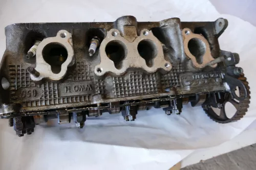 VW Passat 3B A4 Zylinderkopf 1,6 74kw 101PS von Motor ADP  (101509)