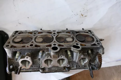 VW Passat 3B A4 Zylinderkopf 1,6 74kw 101PS von Motor ADP  (101509)