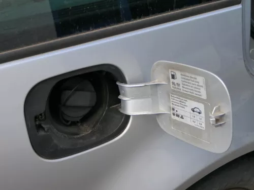 VW Golf 4 Variant Kombi Tankdeckel Deckel Tank Tankverschluß silber LA7W (101991)