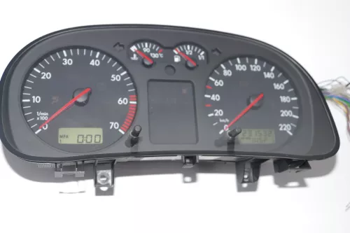 VW Golf 4 Tacho Tachometer Kombiinstrument 231 000km 1J0919880D SDI Diesel (102671)