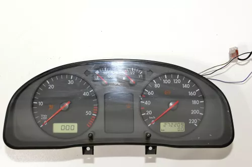VW Passat 3B Tacho Tachometer Kombiinstrument 272.000km 3b1919880c Diesel TDI