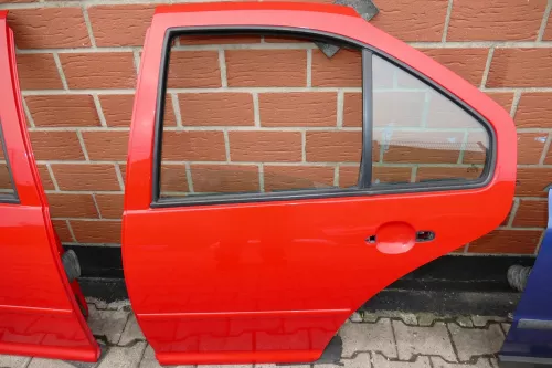 VW Bora Tür hinten links nur Limousine rot LP3G