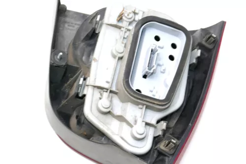 Polo 9N Rücklicht hinten rechts 6Q6945096B Rückleuchte Heckleuchte Lampenträger (104106)