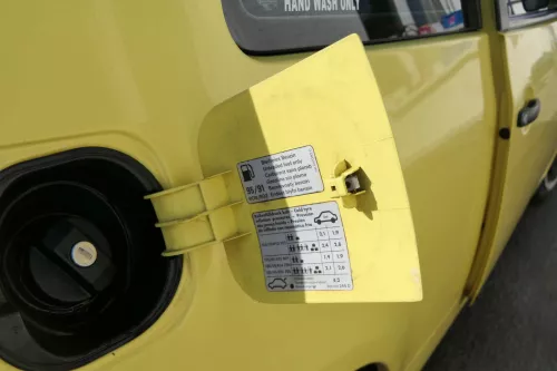 VW Lupo Seat Arosa Tankdeckel Deckel Tank Tankverschluß gelb LD1B (104427)