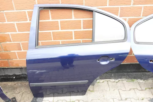 Skoda Octavia 1U Limousine Tür hinten links blau 9460 (keinKOMBI!) (104945)
