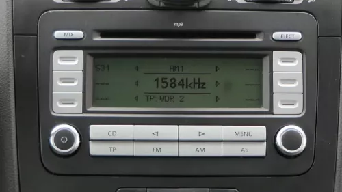 VW Golf 5 Radio CD Player Original RCD300 1K0035186AD MP3 mit Code (105238)