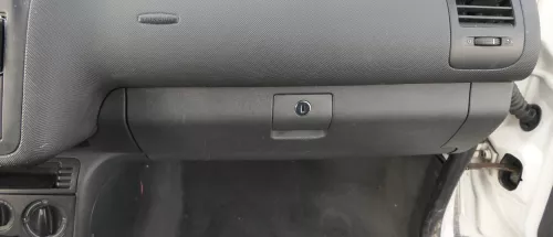 VW Polo 6N2 Handschuhfach schwarz Handschuhfachdeckel Deckel Klappe (106265)