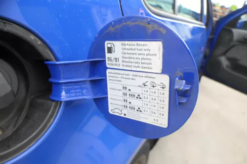 VW Golf 4 Limousine Tankdeckel Deckel Tank Tankverschluß blau LW5Z (107061)