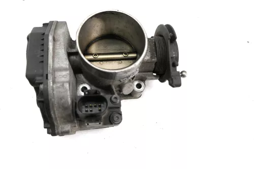 VW Passat 3B A4 Drosselklappe Drosselklappenstutzen AEB 1,8 T Tubro 058133063M Q (107236)