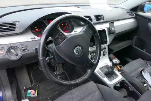 VW Passat 3C Armaturenbrett schwarz OHNE Anbauteile ohneAirbags (107486)