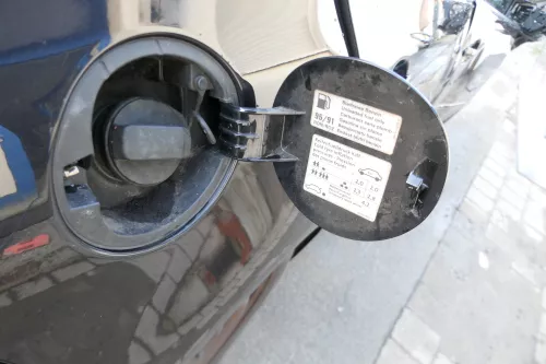 VW Golf 5 1K Tankdeckel Klappe Tankklappe Deckel Tank schwarz LC9Z (107553)