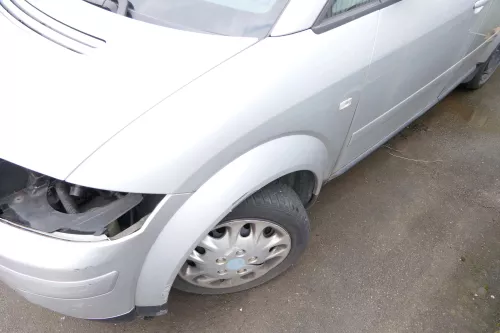 Audi A2 8Z Kotflügel vorne links silber LY7W