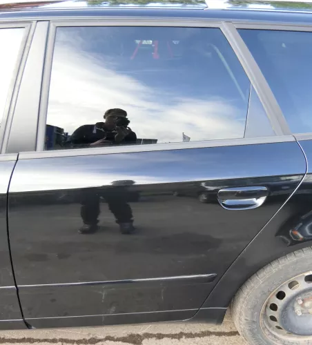 Audi A4 B7 8E Tür hinten links schwarz LY9B Kombi mit Scheibe und Rahmen