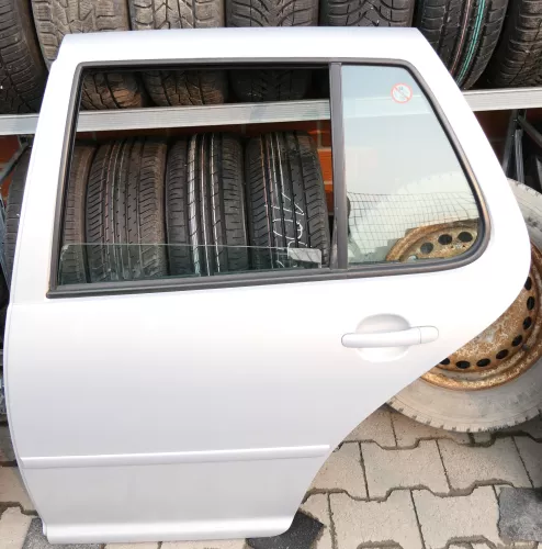VW Golf 4 Limousine Tür hinten links silber LB7Z (KEINkombi) lackierte Leisten
