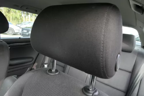 Audi A4 B6 8E Kopfstütze vorne links schwarz / soul vorn 8E0881901  (109062)