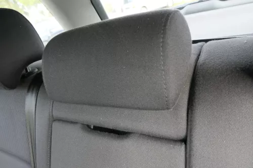 Audi A4 B6 8E Kopfstütze hinten in der Mitte schwarz / soul 8E0885921L