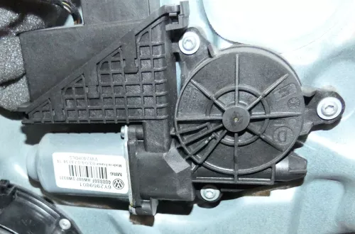 VW Polo 9N3 T5 ektrischer Fensterheber Motor vorne rechts 6Y2959801 4-Türer (109541)