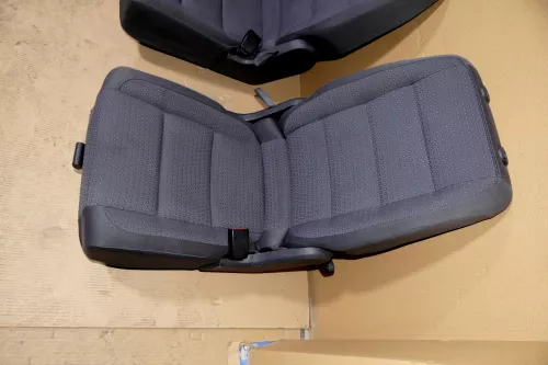 VW Touran Sitz hinten rechts (hinterm Beifahrersitz) Rücksitz anthrazit - 109565 (109565)