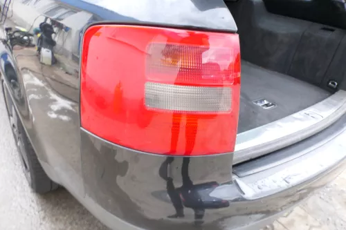 A6 4B Kombi Avant Rücklicht hinten links Heckleuchte 4B9945095D Lampenträger (109787)