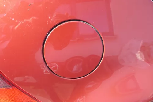 VW Golf 4 Limousine Tankdeckel Deckel Tank Tankverschluß rot braun LC3K (109839)