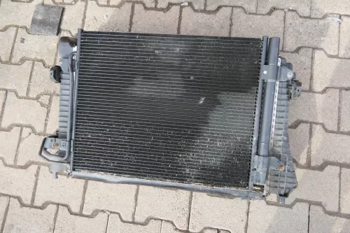VW Touran Caddy 2K Kühler 1K0121251DM 2.0 TDI BMM Ladeluftkühler Lüfter Kondensa (110385)