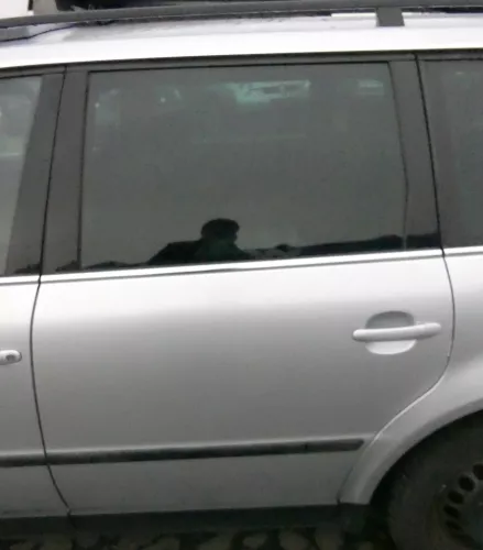 VW Passat 3B 3BG Kombi Variant Tür hinten links grau silber LA7W ohne Anbauteile