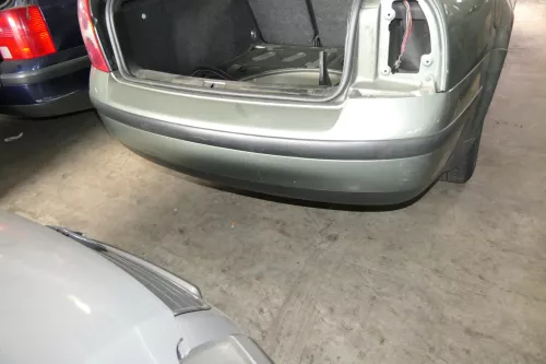VW Passat 3BG 3B3 Limousine Stoßstange hinten Heckstoßstange grün LA6W