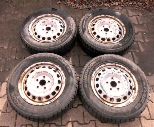 VW Golf 5 Caddy 195/65 R15 91T Winterreifen M+S Felgen 6jx15H2 ET47  ca. 6mm (112676)