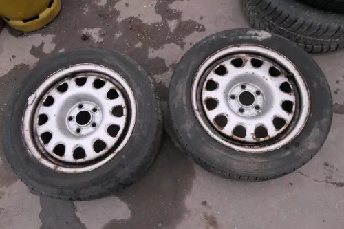 2x VW Passat 35i 3A Winterreifen M+S 195/55 R15 85H Reifen 6jx15H2 ET35 #5-5,5mm (113247)