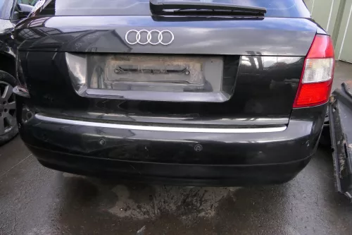 Audi A4 8E B6 Kombi Avant Stoßstange hinten mit Spoiler schwarz LZ9W (113690)