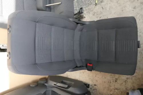 VW Touran Sitz hinten links (hinter Fahrersitz) Rücksitz anthrazit  (114356)