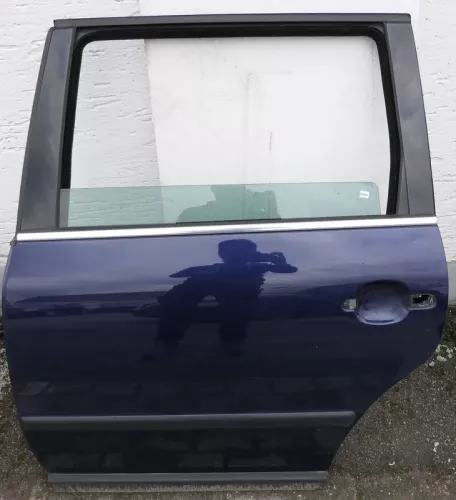 VW Passat 3B 3BG Kombi Variant Tür hinten links blau LB5N mit Scheibe