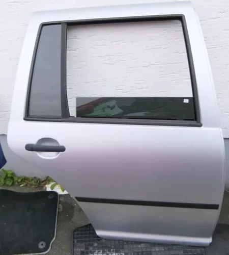VW Golf 4 Bora Tür hinten rechts nur Kombi / Variant silber LA7W getönte Scheibe