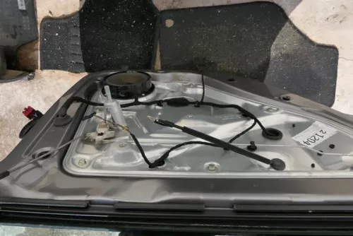 VW Passat 3B 3BG Limousine Tür hinten links mit Scheibe grau LD7W (115514)