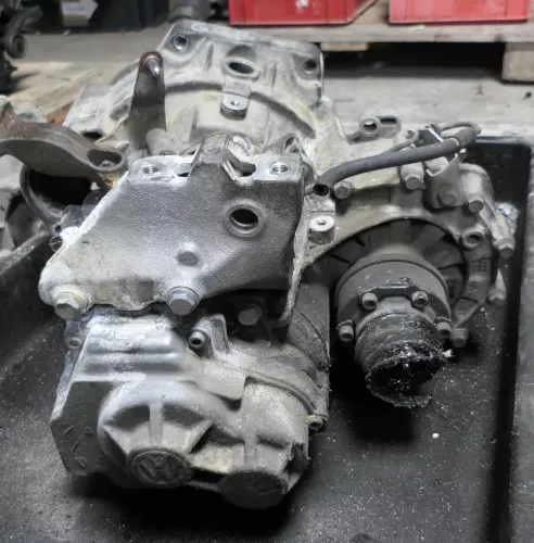 VW Golf 5 A3 8P Getriebe GQP 2,0 FSI 150PS 6 Gang (von Motor AXW) - Loch Gehäuse (116048)