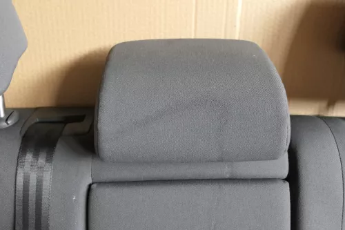VW Golf 5 V Sitz Sitze hinten Rückbank Rücksitzbank 3 Punkt Gurt Lehne dunkel (116358)