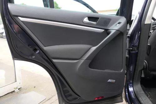 VW Tiguan 5N Türverkleidung Verkleidung Tür vorne+hinten Dynaudio schwarz (116910)