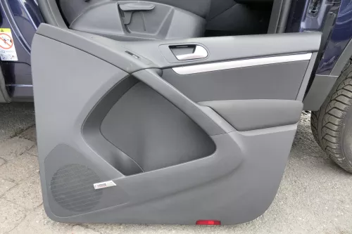 VW Tiguan 5N Türverkleidung Verkleidung Tür vorne+hinten Dynaudio schwarz (116910)