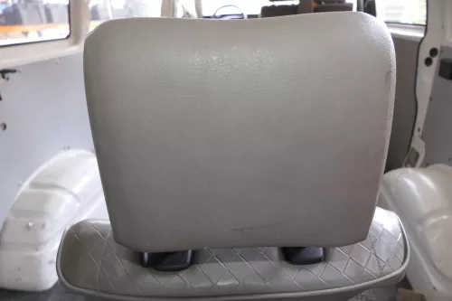 VW T4 Sitz vorne links oder rechts Kopfstütze Kopfstützen (Kunstleder Leder) (117409)