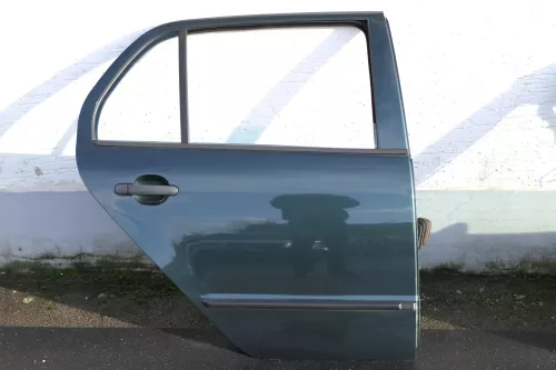Skoda Fabia 6Y Limousine Stufenheck Tür hinten rechts grün 9572 (118269)