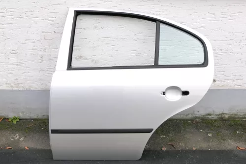 Skoda Octavia 1U Limousine Tür hinten links silber 9102 LF7T (118357)