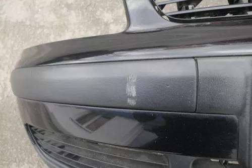 VW Passat 3B Stoßstange vorne Frontstoßstange Stoßfänger vorne schwarz LC9Z (120795)