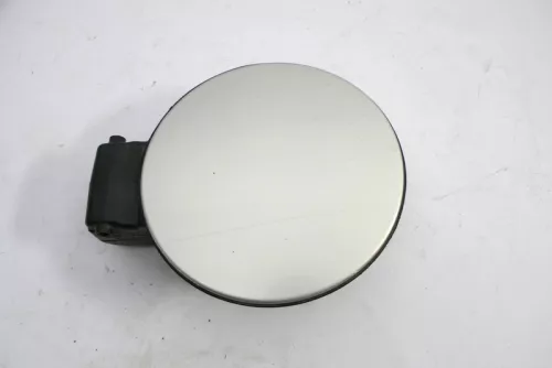 VW Golf 4 Limousine Tankdeckel Deckel Tank Tankverschluß Silber LB7Z --- (121204)