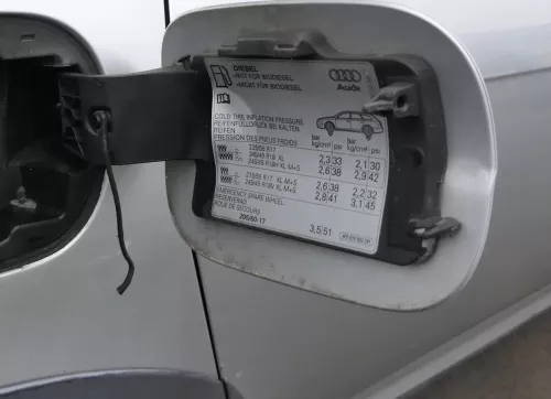 Audi A6 4F C6 Tankdeckel Tankklappe Tank Deckel Klappe silber LY7W (121657)