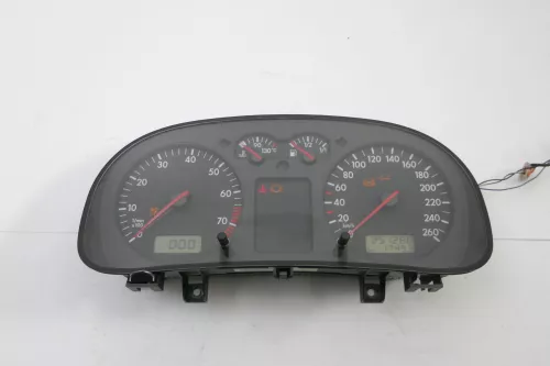 VW Golf 4 Tacho Tachometer Kombiinstrument 257.000km 1J0920806B 1,6-2,8 (122164)