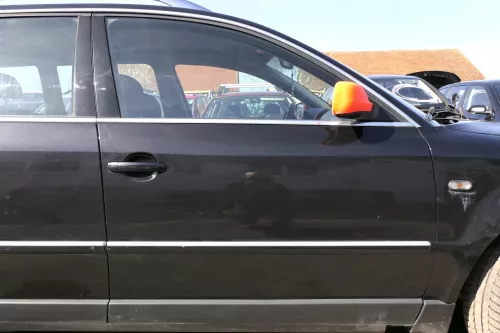 VW Passat 3B 3BG Kombi + Limo Tür vorne rechts Beifahrertür schwarz LC9Z Q9