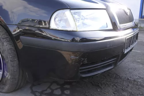 Skoda Octavia 1U Stoßstange vorne Frontstoßstange schwarz LF9R abBj.2001 (122869)
